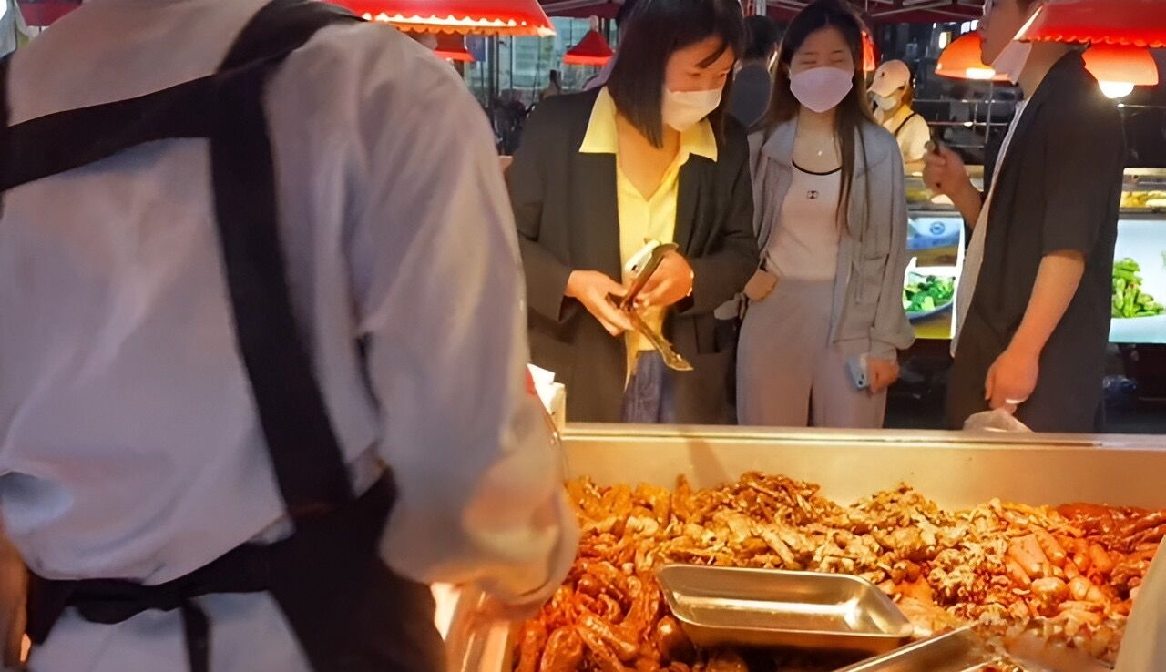 揭秘：卖鸭脖的真实利润与经营之道，月入过万有可能？