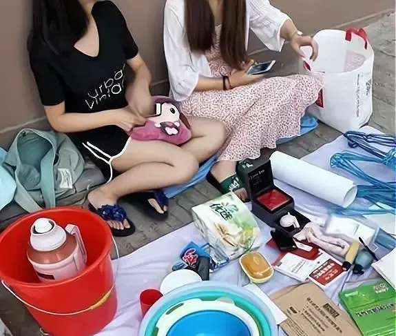 新手摆地摊卖什么好?新手摆地摊攻略:挑选热门商品,轻松开启地摊事业