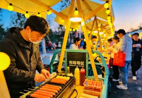 摆地摊四个月，我在夜市的烟火里摸爬滚打，找到属于自己的价值