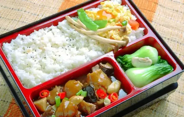 中年逆袭指南:45-55岁创业黄金期的10个稳健项目,收益不输职场