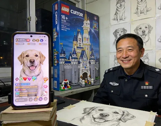 保安大叔深夜开直播画画，琢磨怎么才能赚音浪给女儿买乐高