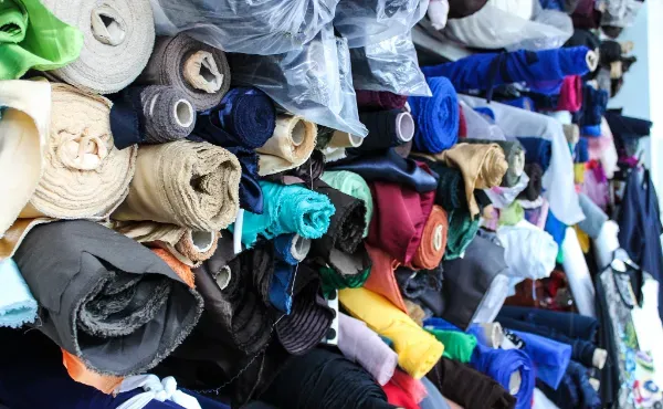 旧衣服回收怎么赚钱？90后小伙靠这行年入百万的财富密码