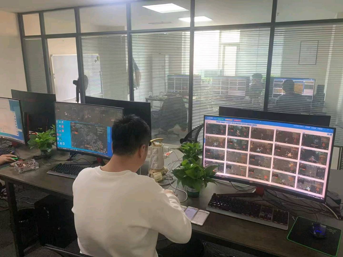新风口游戏搬砖项目，可先体验在合作，不收学费，收益可观，钻石包回收日结