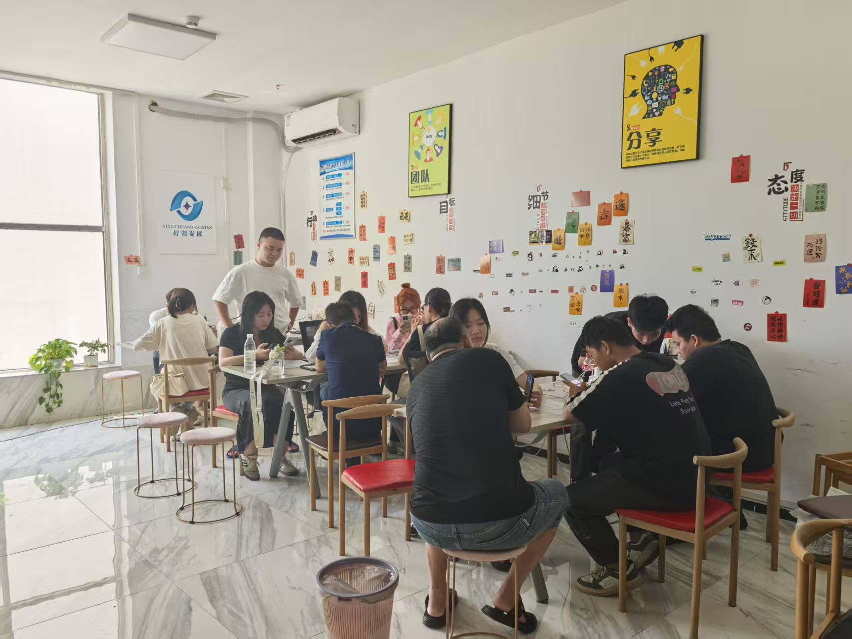 提供超火600款APP一手渠道，均价25 独立后台日结，网推 工作室全国包落地