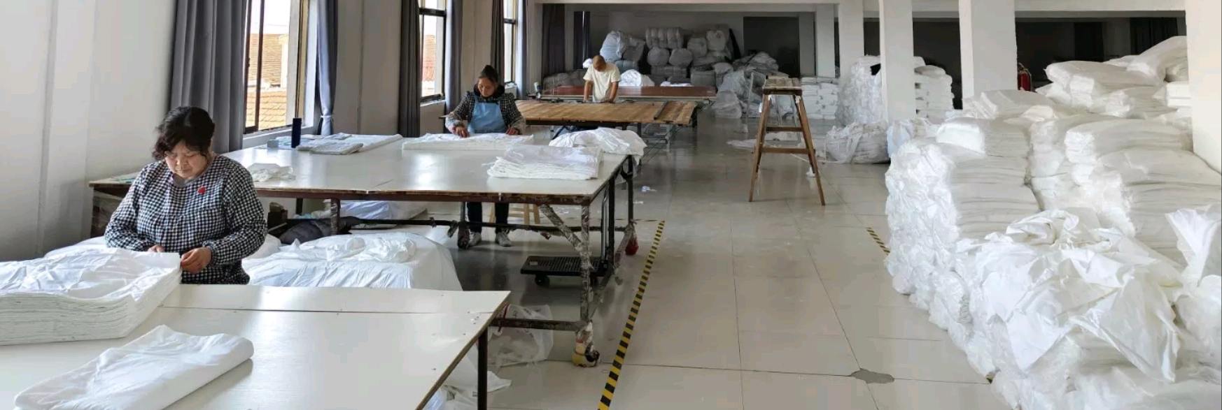 纯棉布草四件套或一次性四件套和毛巾浴巾