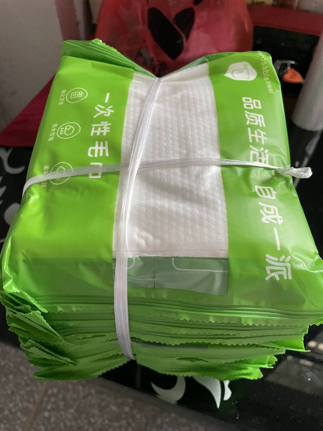 纯棉布草四件套或一次性四件套和毛巾浴巾