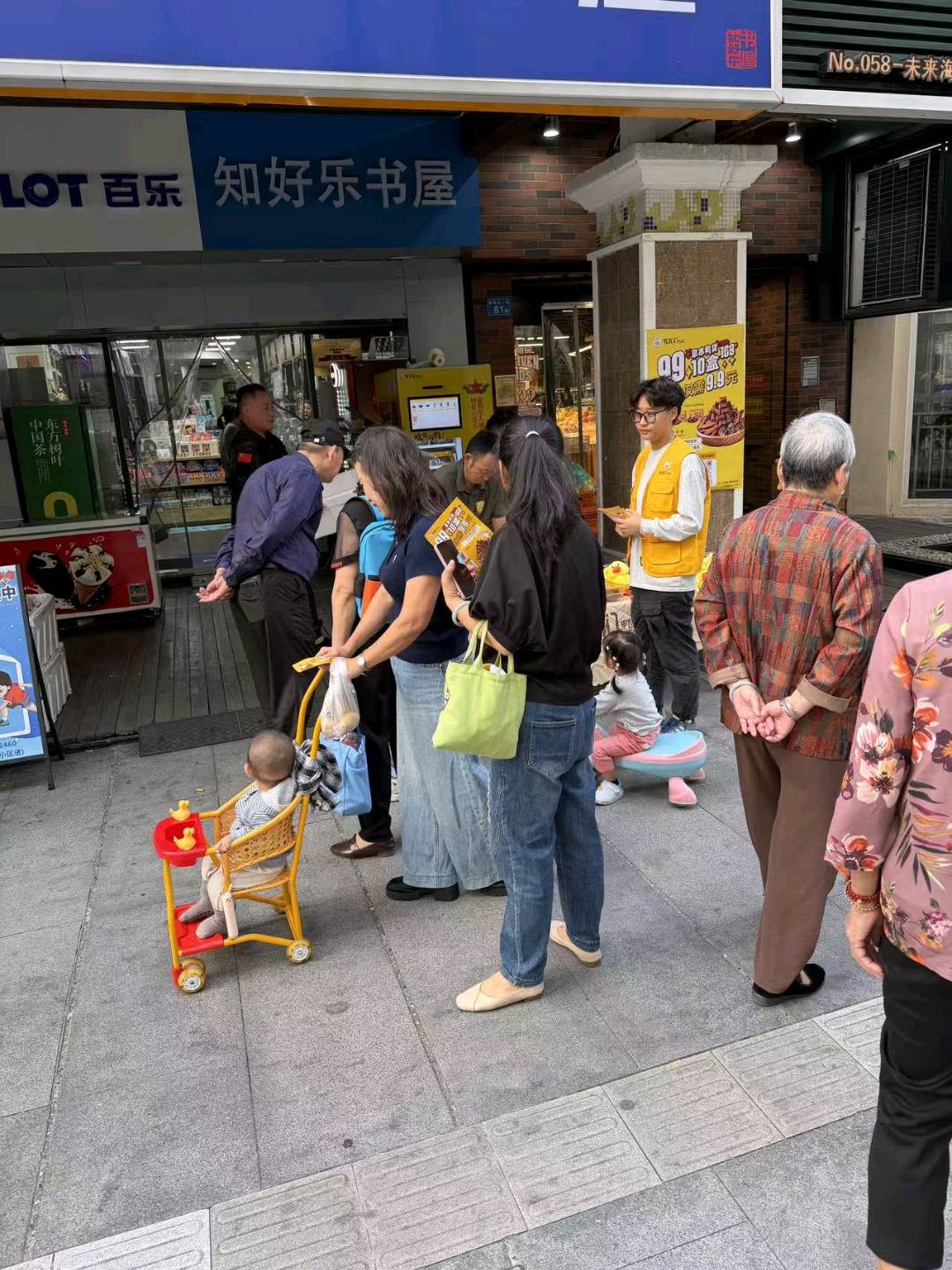 空白市场、24小时无人自助卤味鸭货售卖机，全国招商