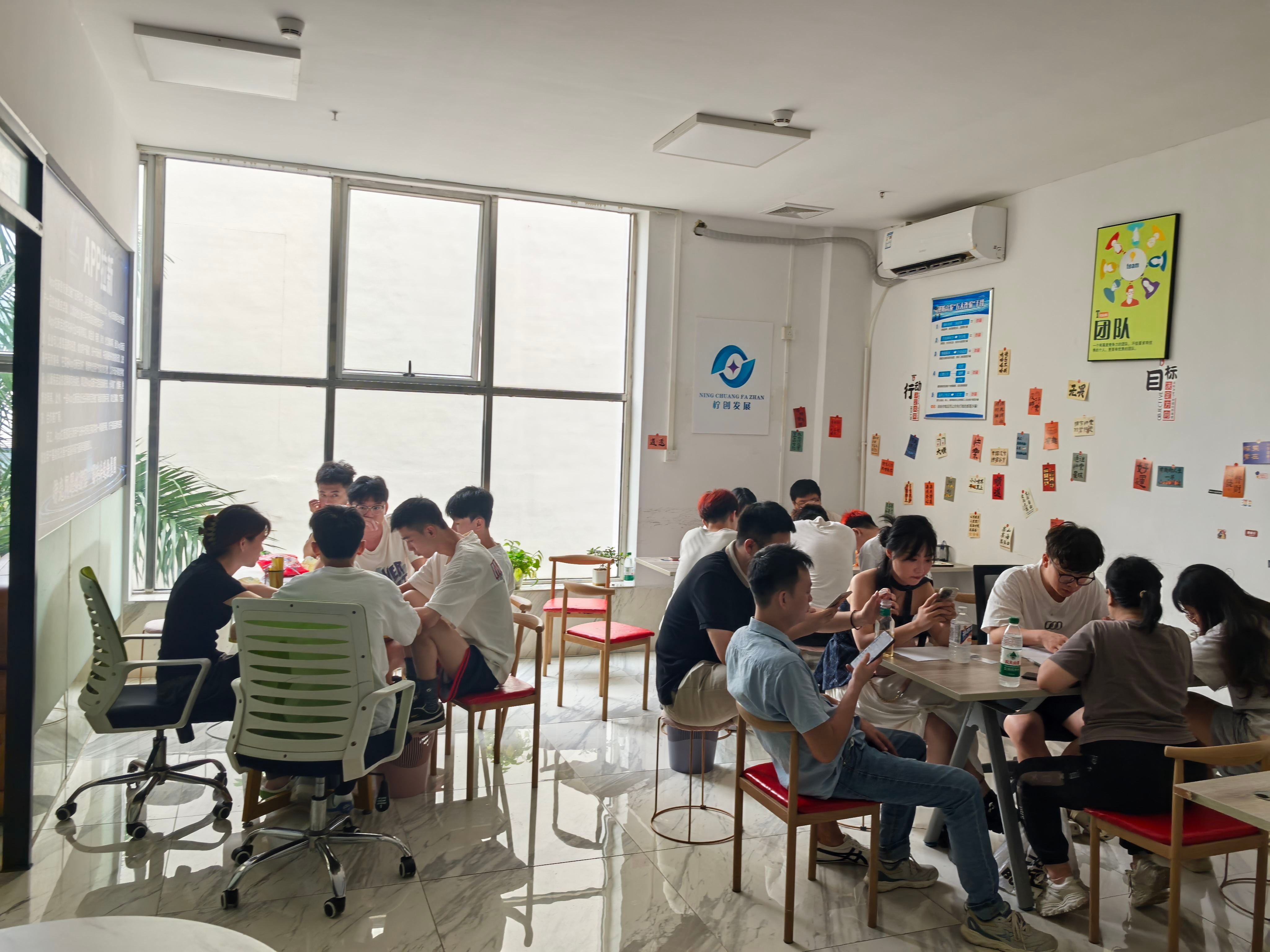 APP拉新源头渠道3000款，主推简单注册类，均价35➕当天结算，可网推可工作室