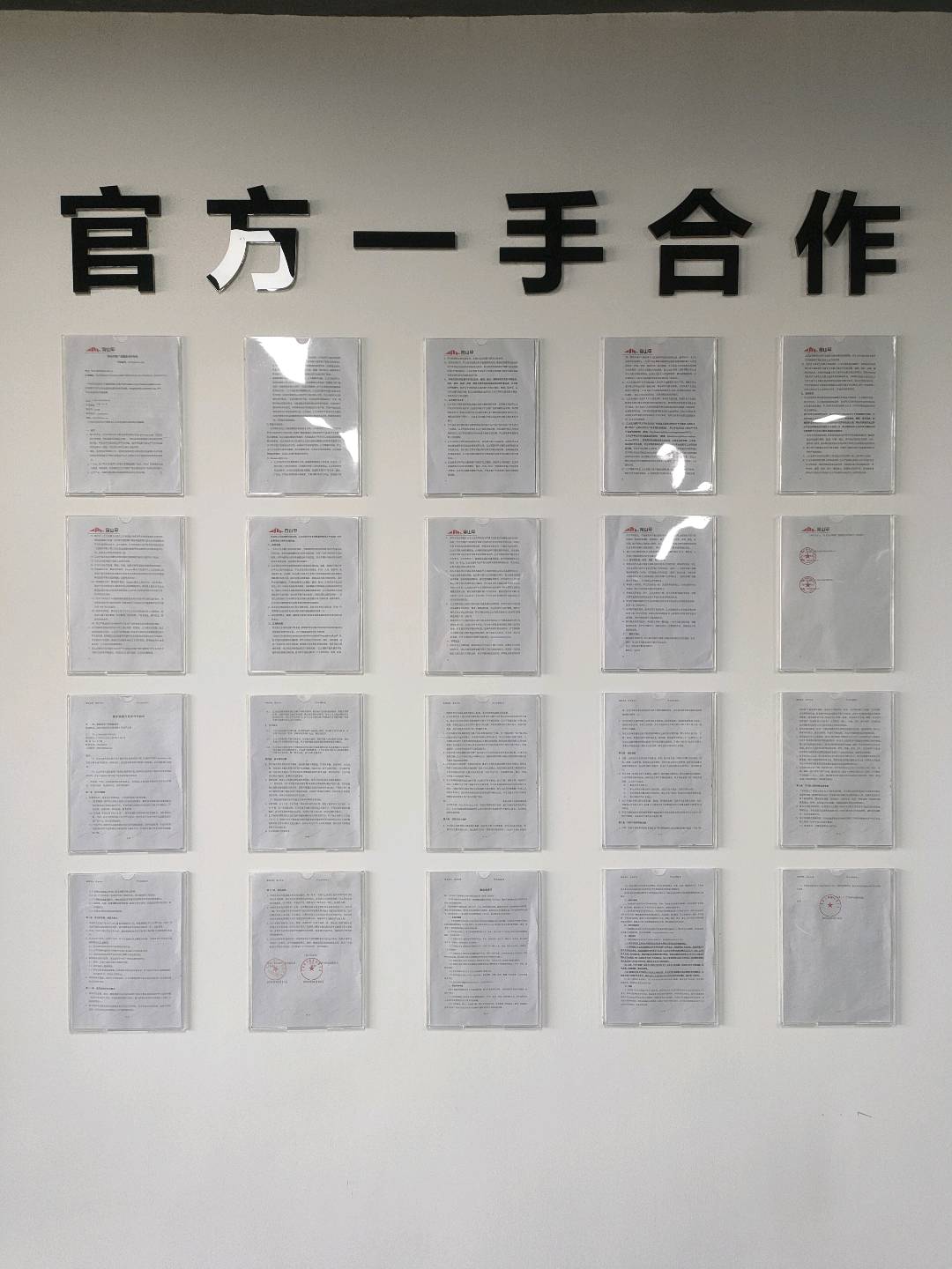 手机刷短剧广告变现，支持多台手机同时操作，单台设备日收益60元以上，自带独立后台