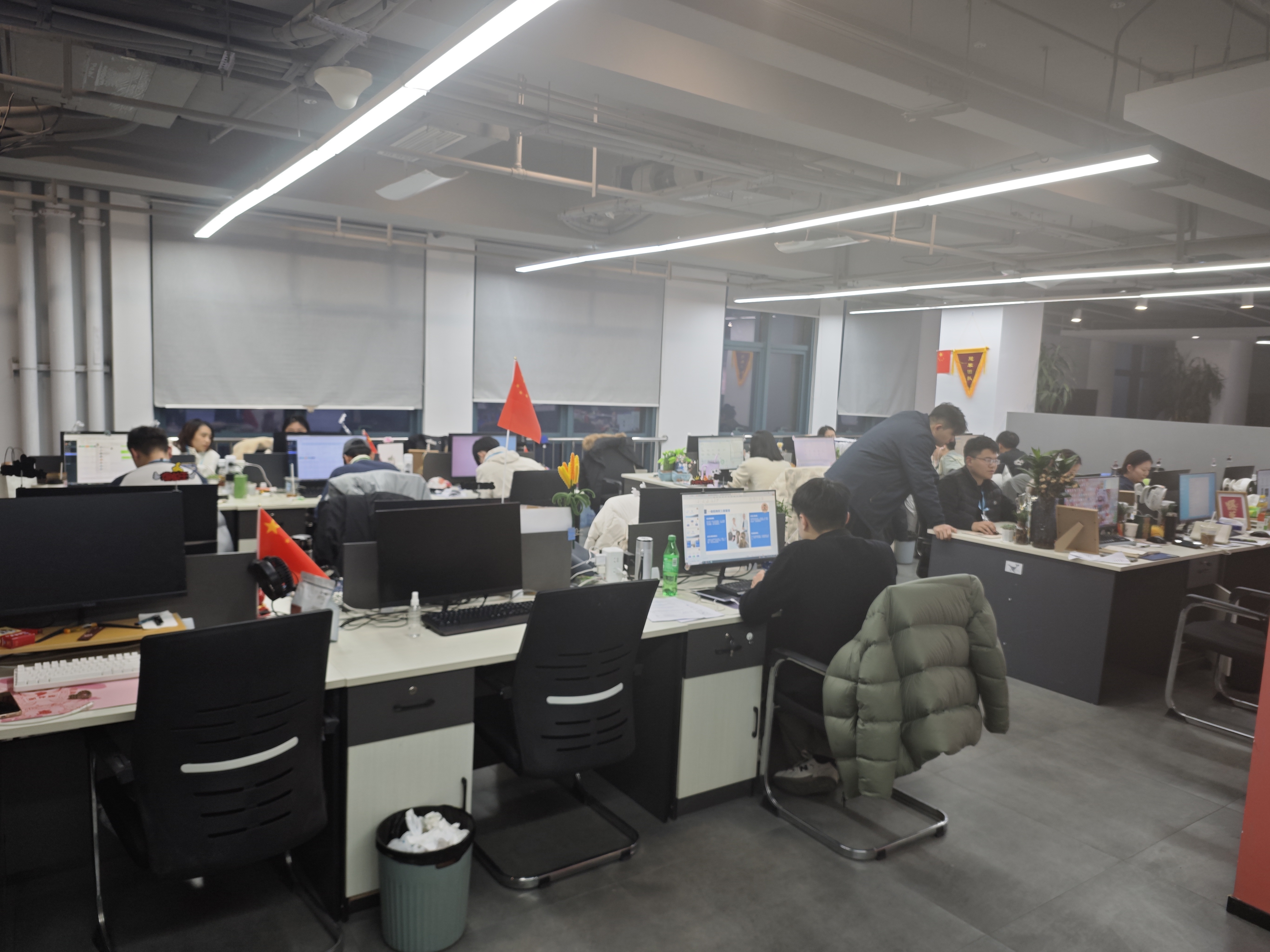 手机看广告赚钱，独立后台，送养机软件 单机收益稳定60-150元 陪跑 招合伙人