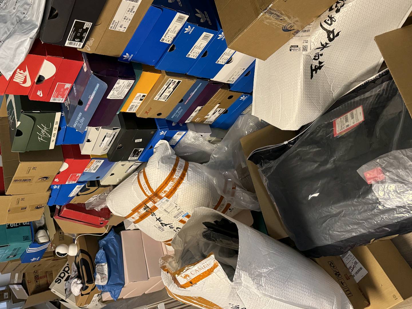 品牌应季鞋服供应，正品支持鉴定。一件也是批发价