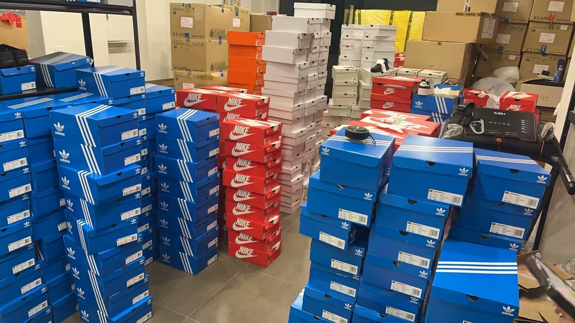 得物搬砖提供轻奢鞋服美妆供应链寻求一件代发和批量批发合作伙伴！