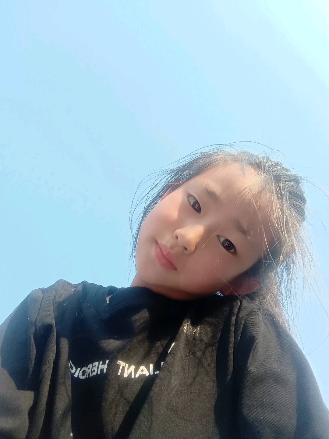 我有大量玉米秸秆，草捆，优质无土花生秧，寻求销售渠道