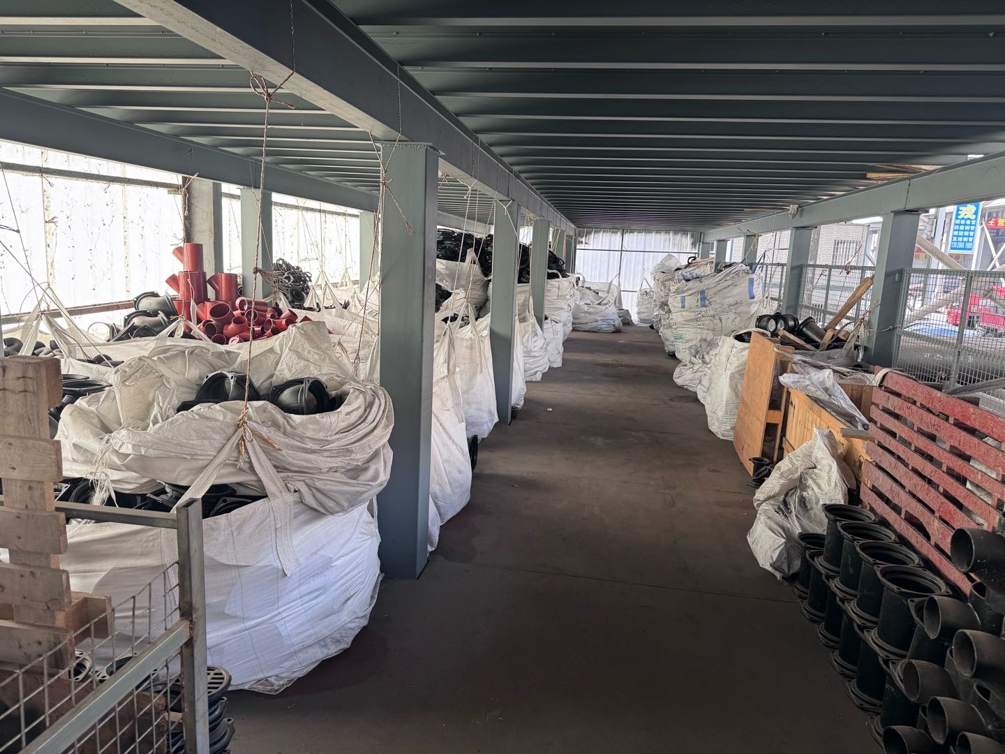 广东佛山乐从钢铁世界设有三个仓库，寻求合作