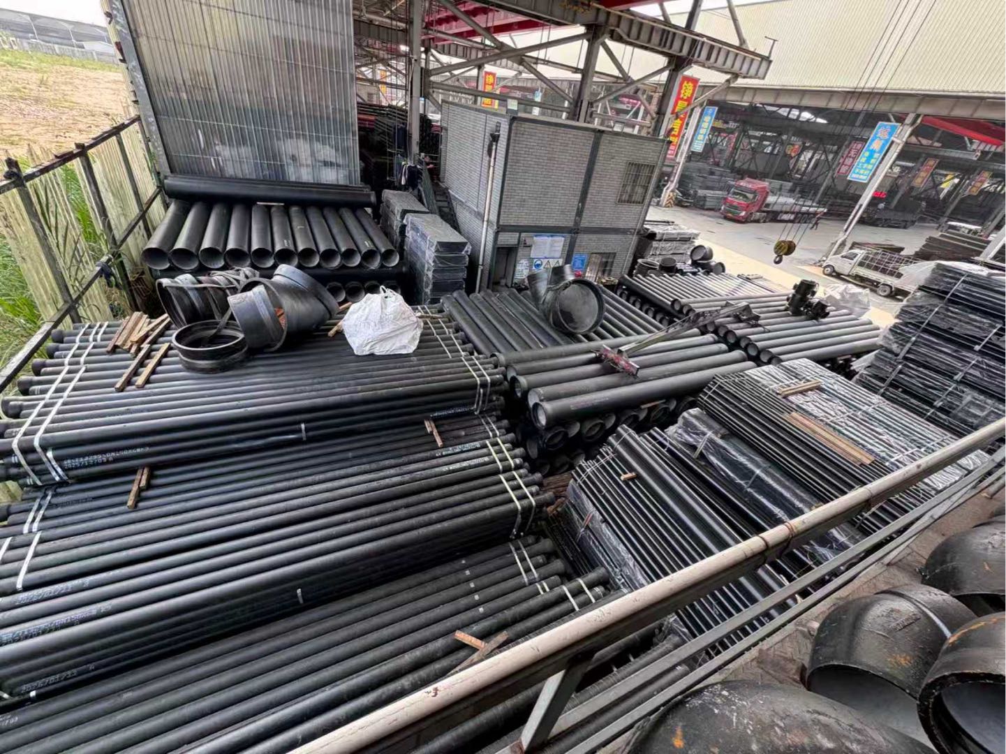 广东佛山乐从钢铁世界设有三个仓库，寻求合作