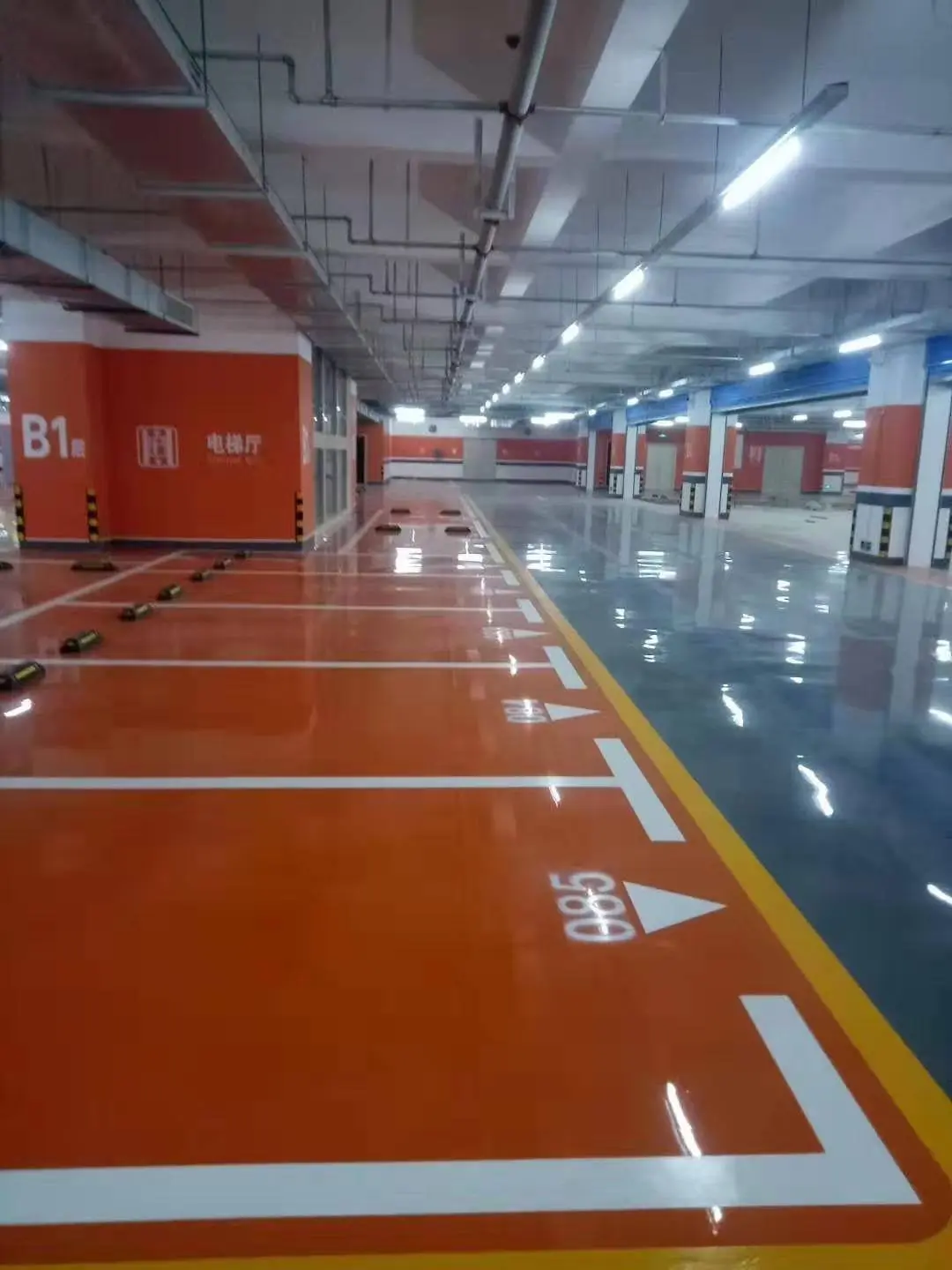 道路施工
标线、划车位、地面改色