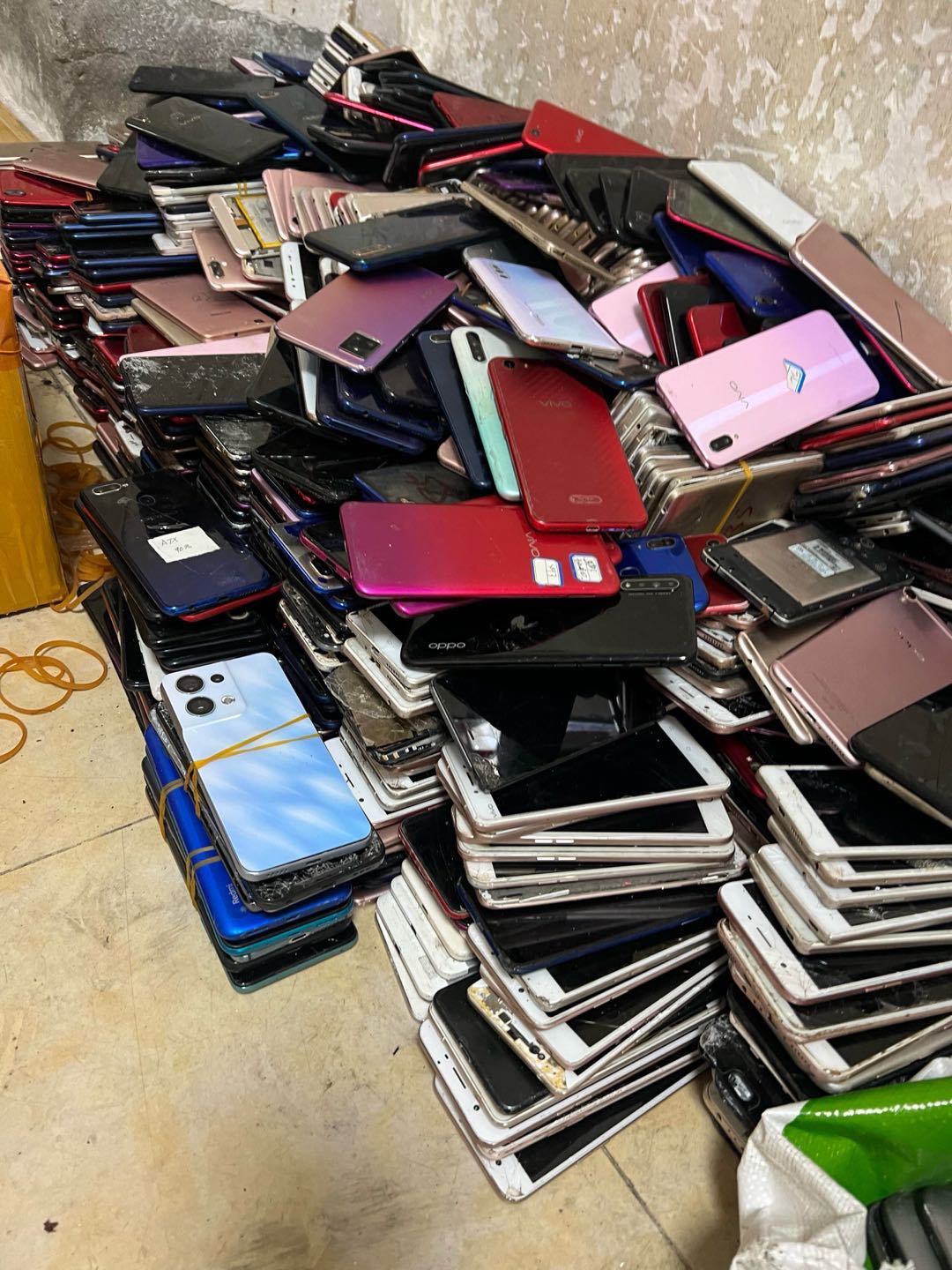 高价回收二手废旧手机