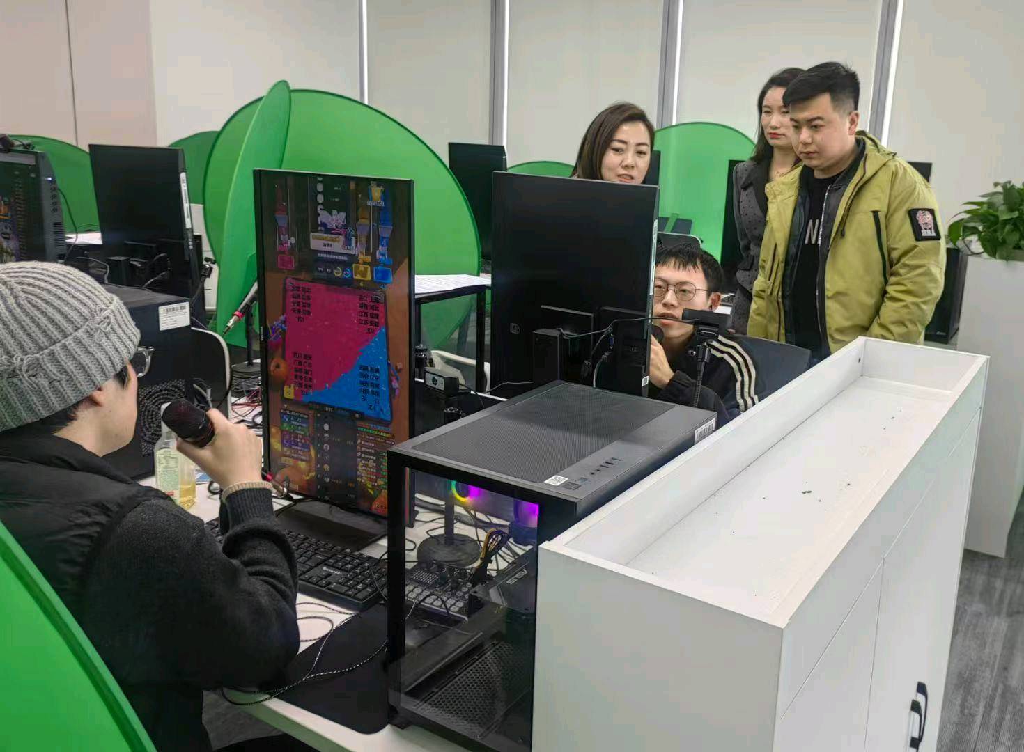 在抖音快手做素人直播我做了三年多 现在想找两个合作商 利润共享 