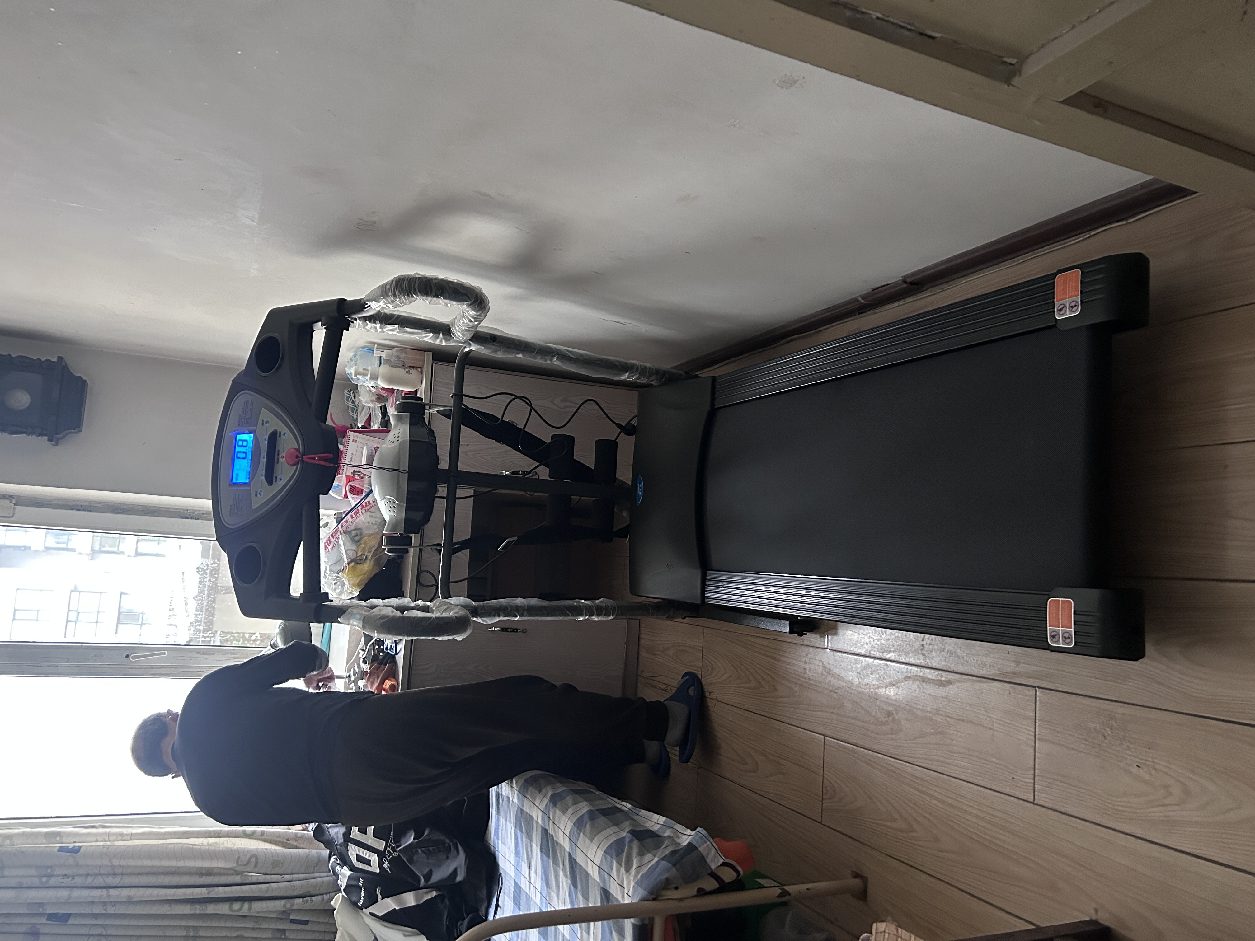 健身器材（跑步机按摩椅飞鸟训练器等等）零售、团购、批发、安装、维修、保养。