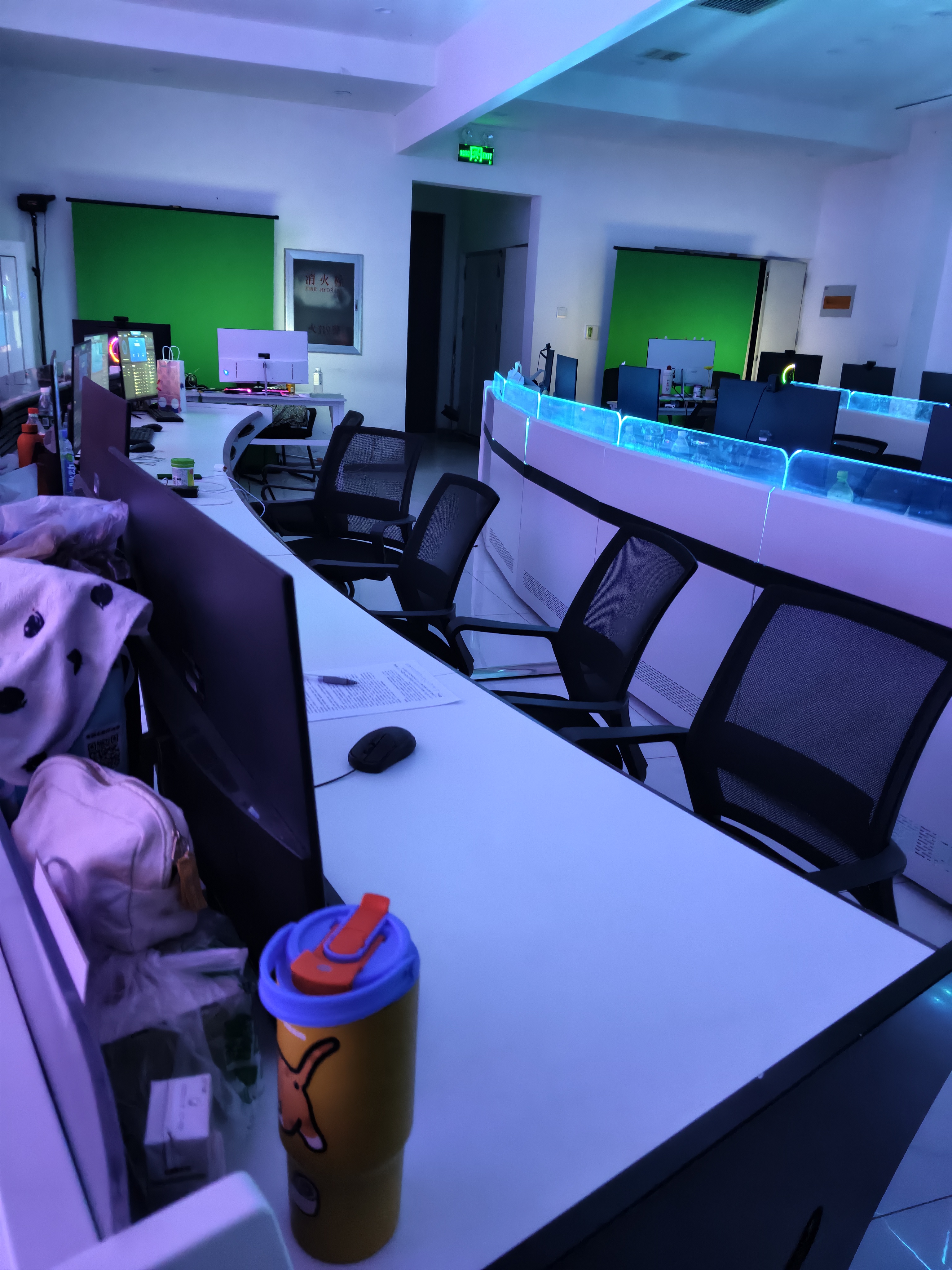 手机电脑看视频听音乐看广告玩小游戏单机50+电脑单窗口20+还可以拖管运营