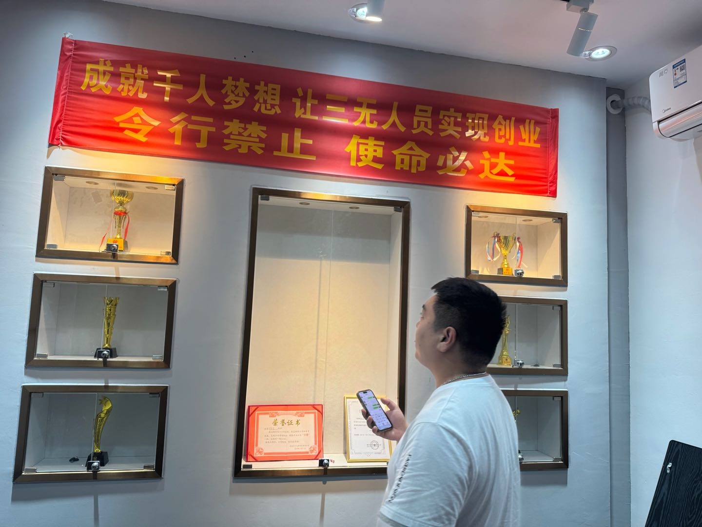 寻各类一手拉手资源，自有大量宝妈，学生，地推承接，详谈合作共赢