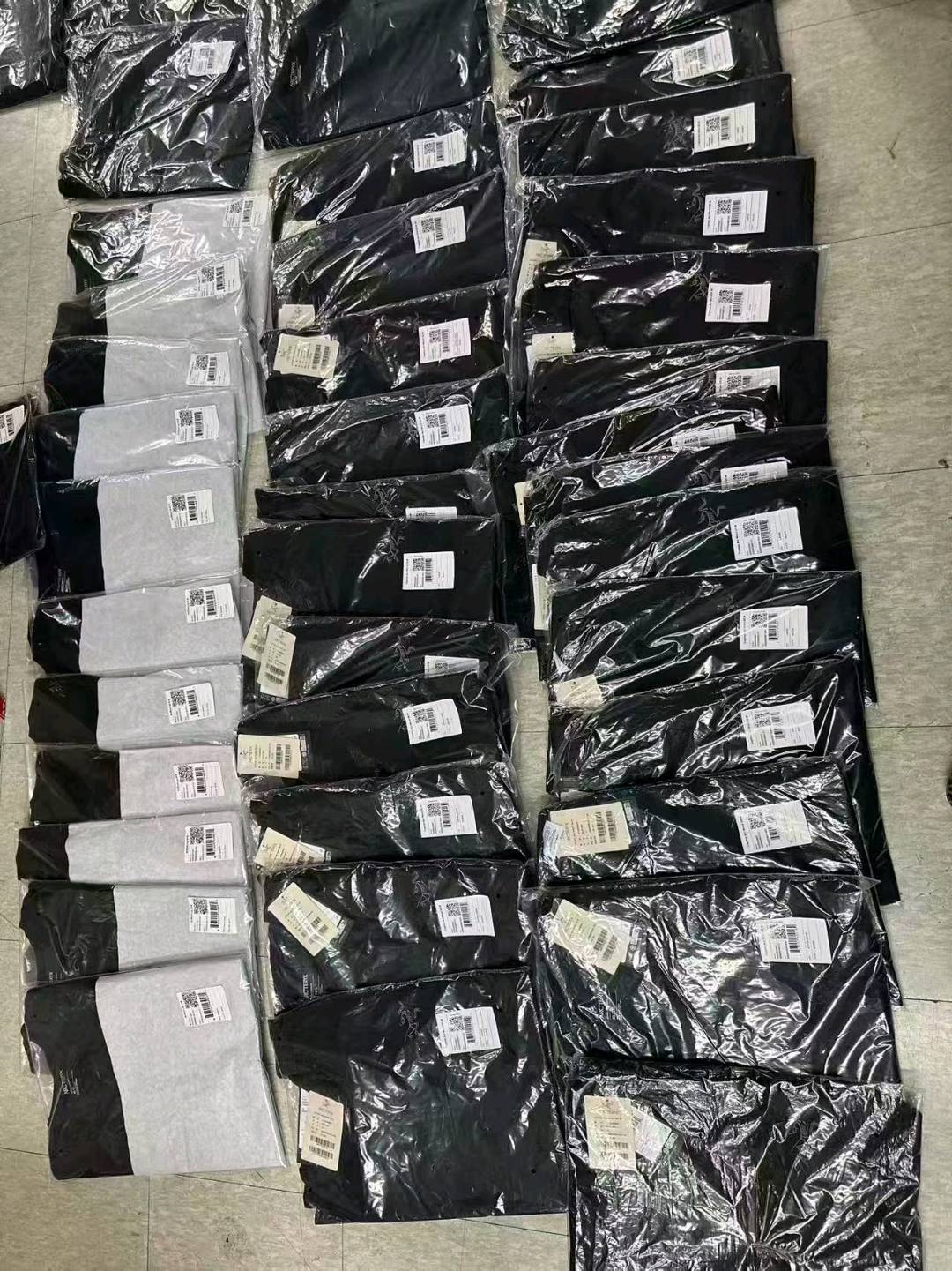 一手韩国鞋服货源
靠谱为主