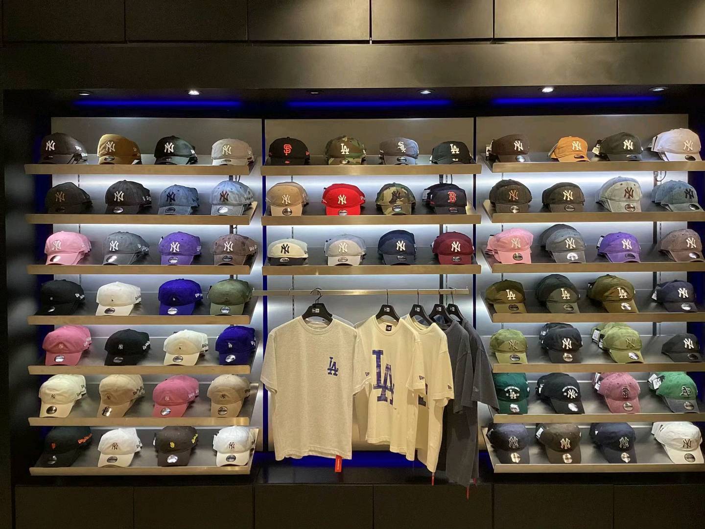 一手韩国鞋服货源
靠谱为主