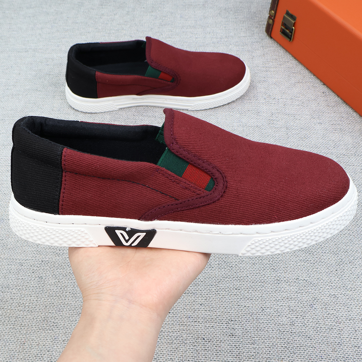 鞋子厂家寻经销商合租，一双返佣在10-25元左右