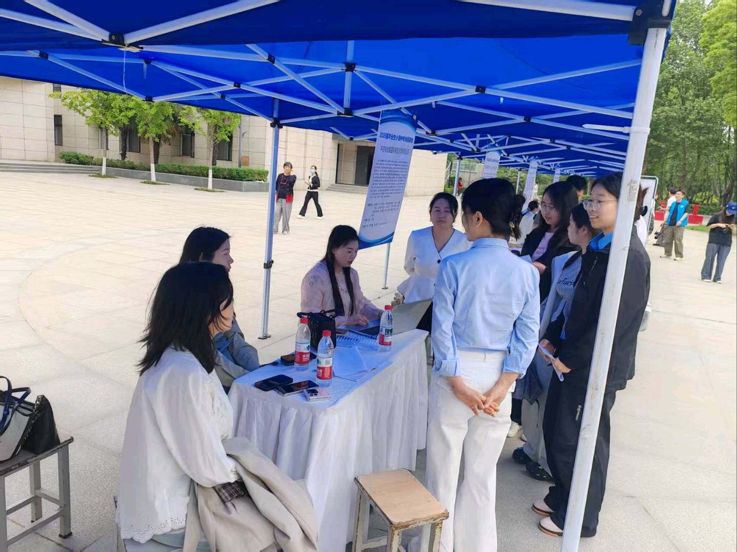 看广告就能挣收益，一天10-50+，做团队更高