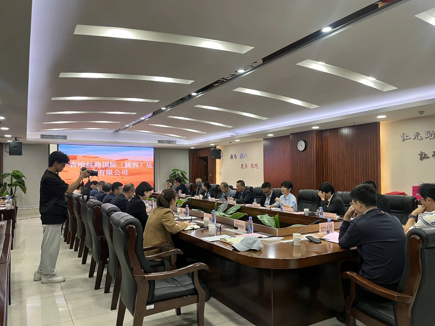 看广告就能挣收益，一天10-50+，做团队更高