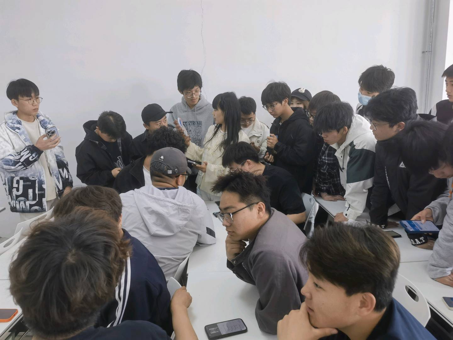 看广告就能挣收益，一天10-50+，做团队更高