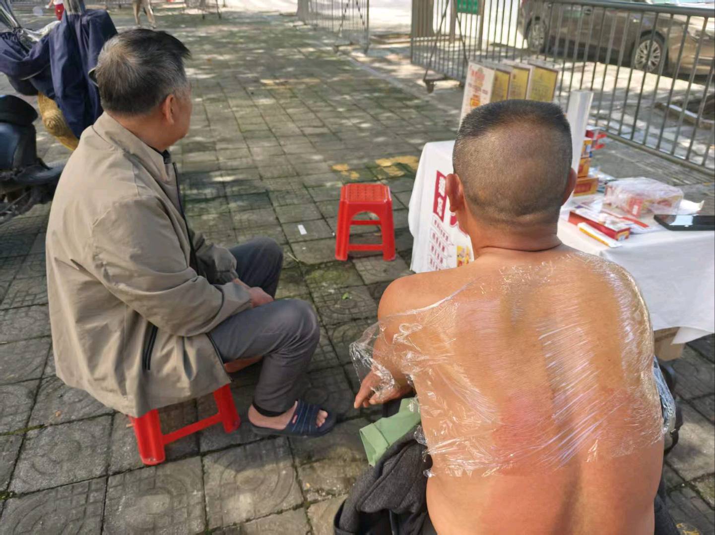 针对中老年身体疼痛调理摆摊+自媒体引流拓客