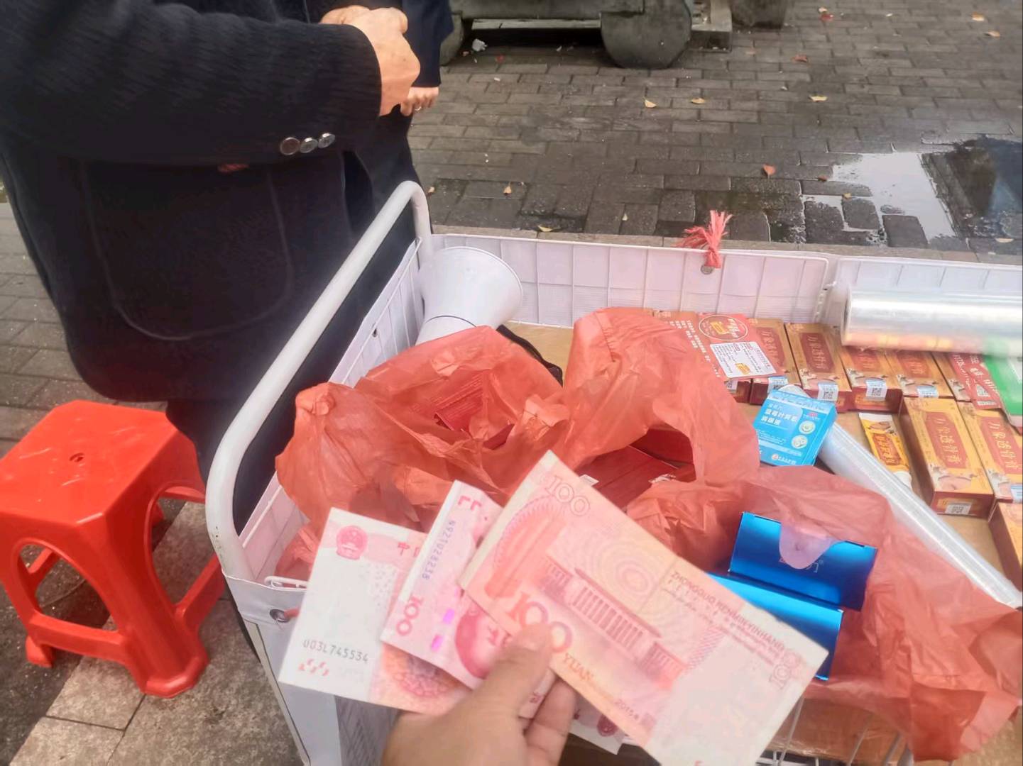 针对中老年身体疼痛调理摆摊+自媒体引流拓客