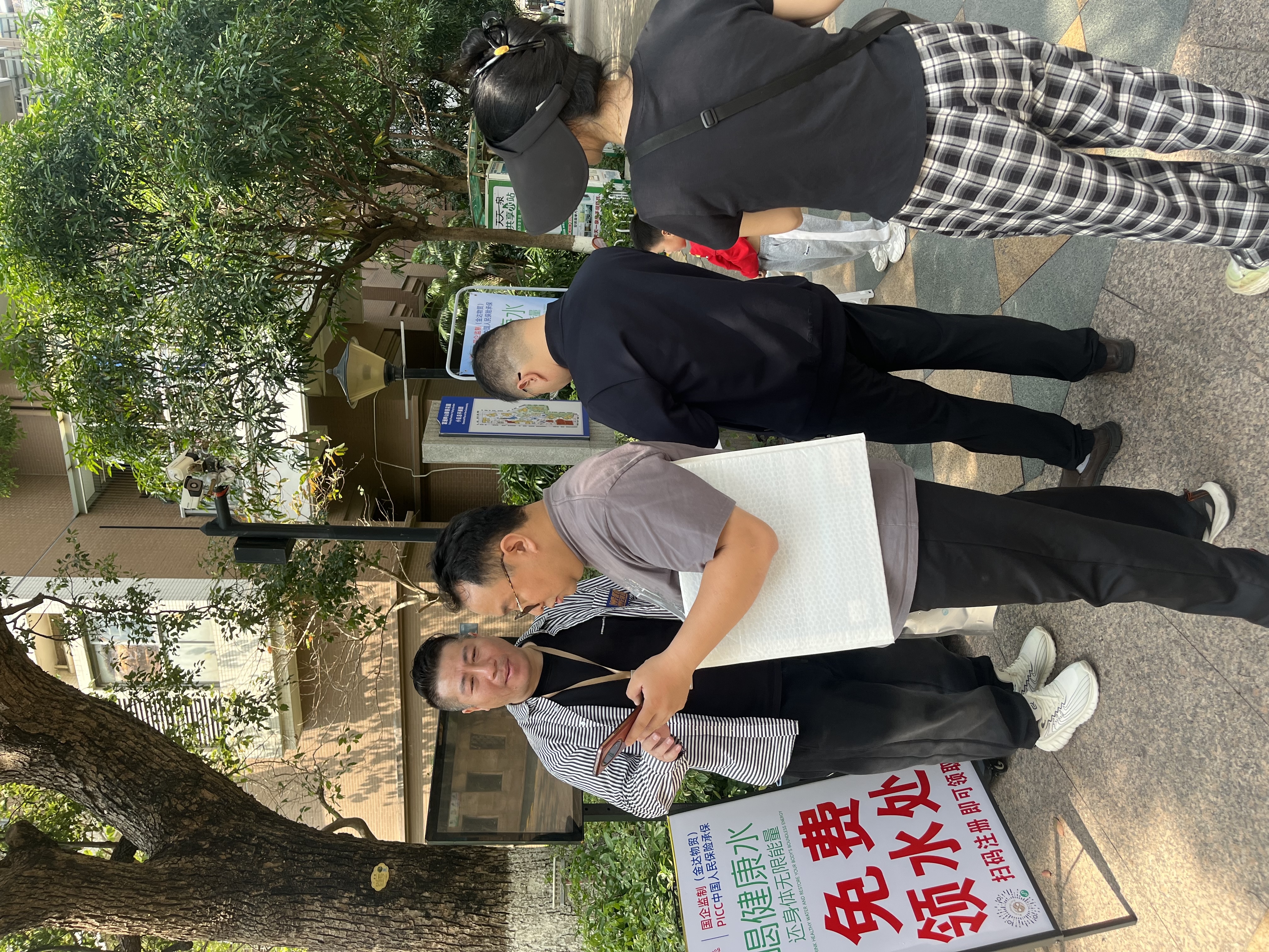 住宅小区摆放的高端自取水机充值活动寻求长期地推团队或者个人合作