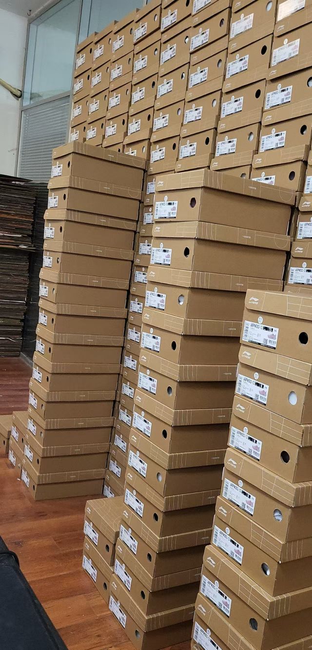 李宁安踏运动跑鞋货源合作，长期稳定供货