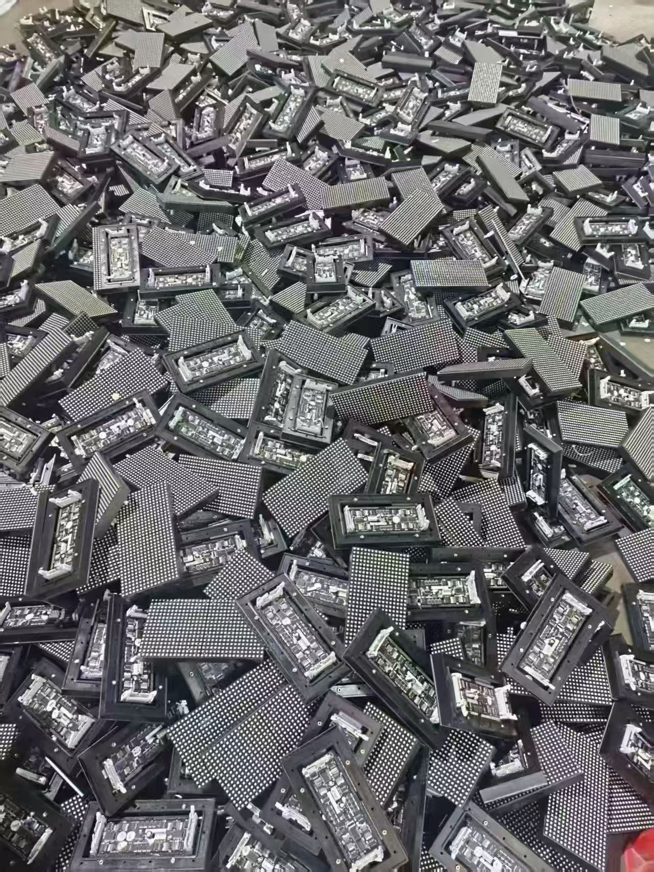 提供费用，大量回收LED灯珠，监控主板，电脑主板等各类贵金属