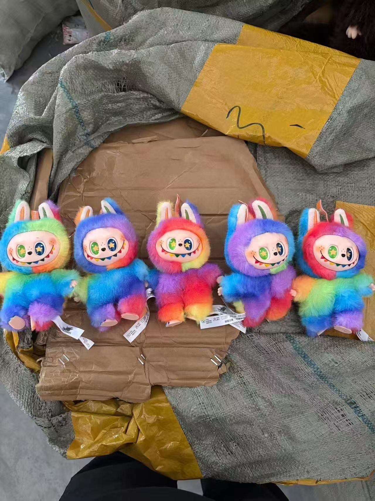 体育用品库存（各品牌羽毛球拍，羽毛球，乒乓球拍等）