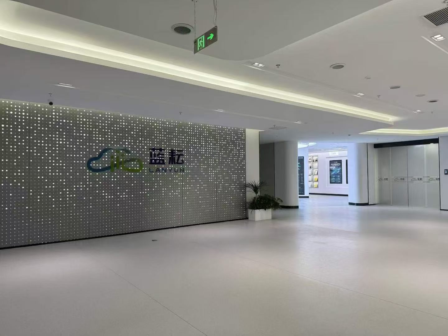 抖音ai大模型无人直播项目，利润巨大，寻求手里有实体店商家资源并且想变现的代理
