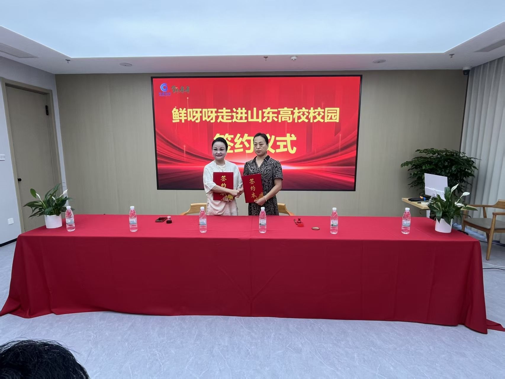 鲜呀呀团餐杭州集团总部招募加盟商，
推广大使，独立后台日结，长期管道收益
